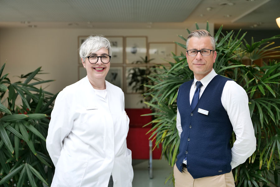 Ärztliche Direktorin Dr. Jana Barinoff und Kaufmännischer Direktor Dr. Reno Basner Ärztliche Direktorin Dr. Jana Barinoff und Kaufmännischer Direktor Dr. Reno Basner