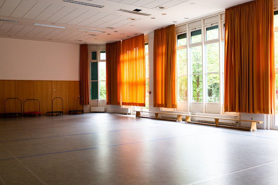 Leere Sporthalle  Leere Sporthalle